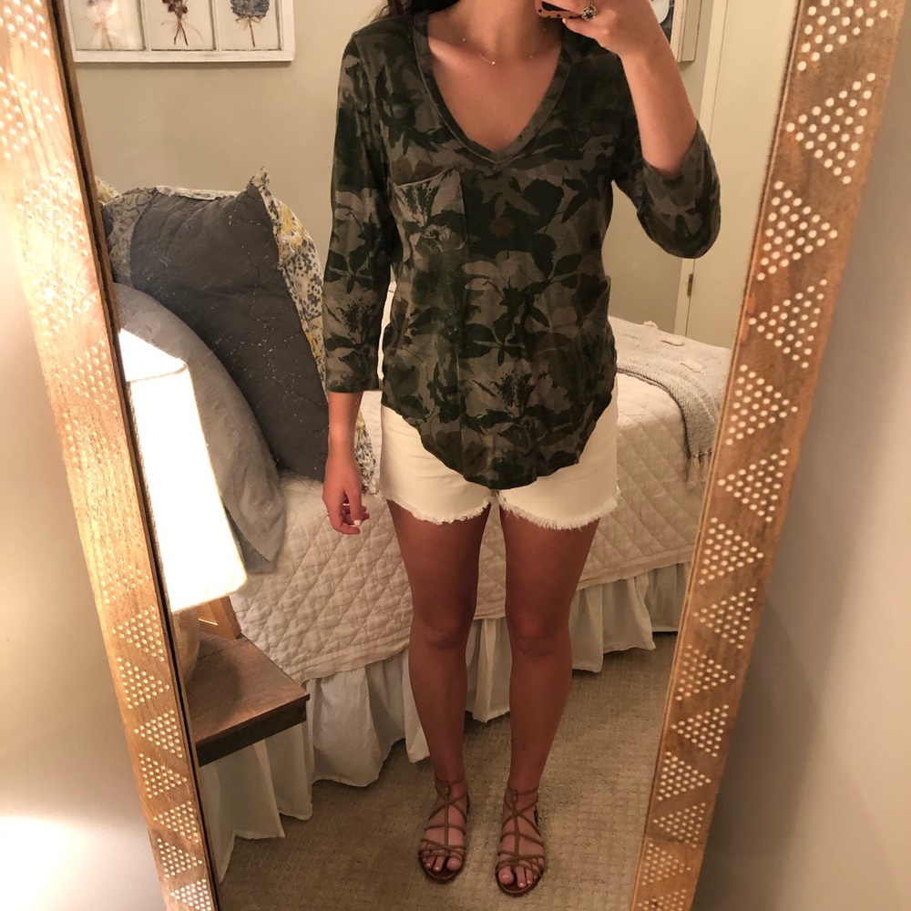Anthropologie v neck top